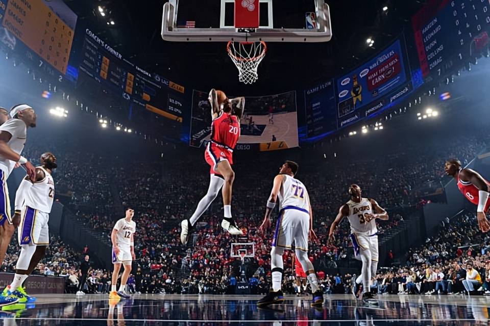 hth_快船锋线压迫性增强