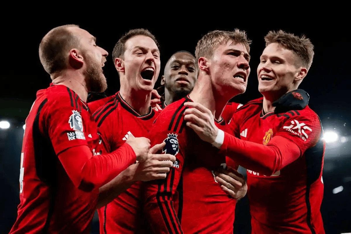 英超第2轮曼联四球大胜领跑 蓝军绝杀热刺取首胜